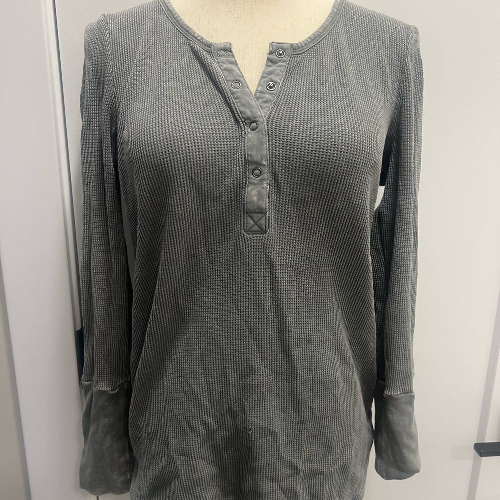Splendid Gray Buttoned Polo Collar Long Sleeve Top